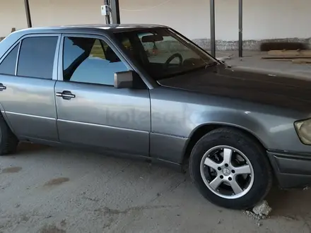 Mercedes-Benz E 200 1993 года за 1 200 000 тг. в Шымкент – фото 3