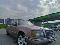 Mercedes-Benz E 220 1993 года за 2 100 000 тг. в Алматы