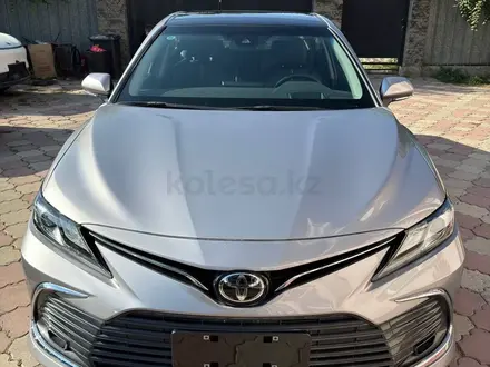 Toyota Camry 2023 года за 15 500 000 тг. в Алматы – фото 2