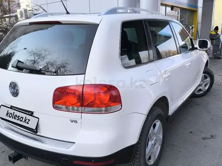 Volkswagen Touareg 2006 года за 5 950 000 тг. в Алматы – фото 2