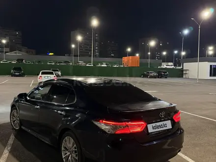 Toyota Camry 2019 года за 14 000 000 тг. в Актау – фото 2