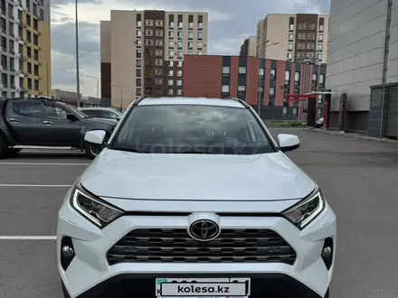 Toyota RAV4 2020 года за 15 000 000 тг. в Астана – фото 2
