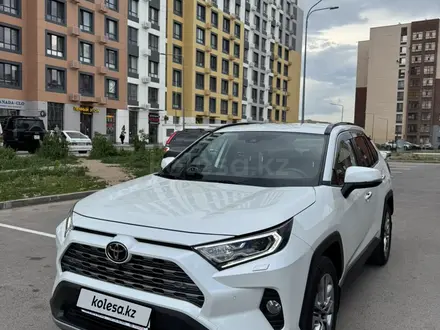 Toyota RAV4 2020 года за 15 000 000 тг. в Астана – фото 3