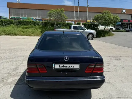 Mercedes-Benz E 240 2000 года за 3 900 000 тг. в Шымкент – фото 4