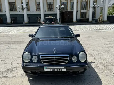 Mercedes-Benz E 240 2000 года за 3 900 000 тг. в Шымкент