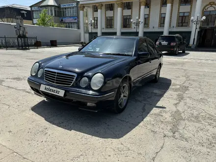 Mercedes-Benz E 240 2000 года за 3 900 000 тг. в Шымкент – фото 3