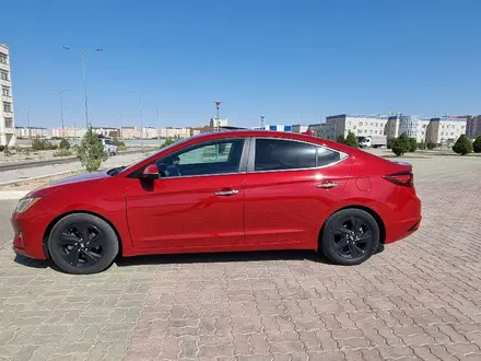 Hyundai Elantra 2019 года за 5 300 000 тг. в Актау – фото 2