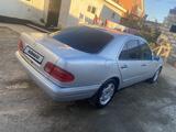 Mercedes-Benz E 320 1997 года за 2 500 000 тг. в Атырау – фото 4