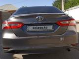 Toyota Camry 2020 года за 9 000 000 тг. в Шымкент – фото 2