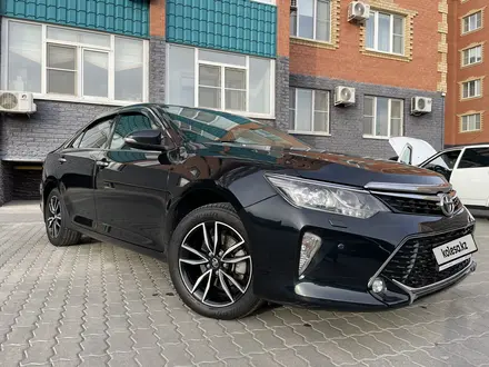 Toyota Camry 2017 года за 11 800 000 тг. в Актобе – фото 7