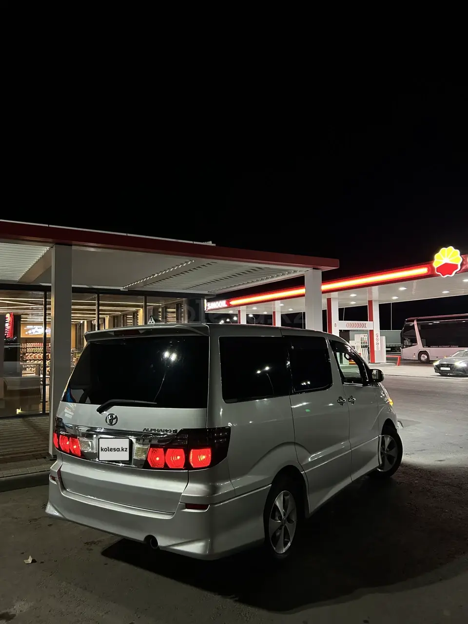 Toyota Alphard, 2005
