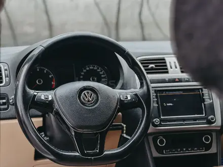 Volkswagen Polo 2017 года за 5 900 000 тг. в Алматы – фото 18