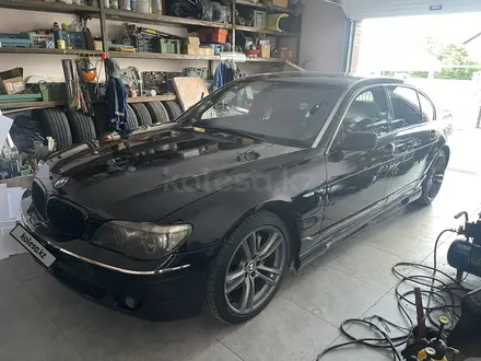 BMW 760 2004 года за 6 800 000 тг. в Алматы – фото 10