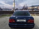 Mercedes-Benz E 230 1998 года за 1 500 000 тг. в Актобе – фото 2