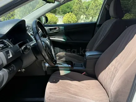 Toyota Camry 2014 года за 10 200 000 тг. в Актау – фото 11