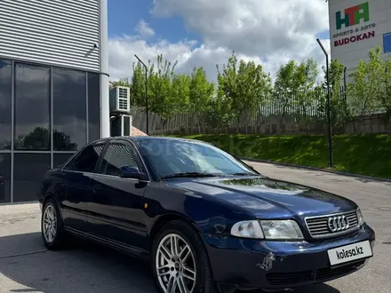 Audi A4 1997 года за 1 300 000 тг. в Алматы – фото 4