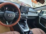 Toyota RAV4 2021 года за 16 300 000 тг. в Актобе – фото 3