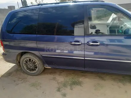 Kia Carnival 2001 года за 4 500 000 тг. в Тараз