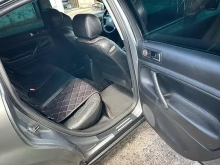 Volkswagen Passat 2003 года за 3 000 000 тг. в Астана – фото 16