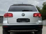 Volkswagen Touareg 2006 года за 6 100 000 тг. в Алматы – фото 5