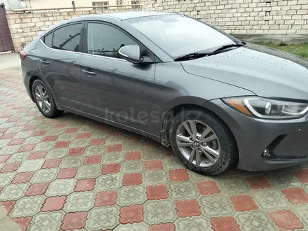 Hyundai Elantra 2018 года за 6 700 000 тг. в Актау – фото 2
