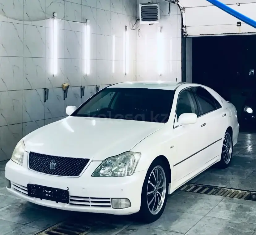 Toyota Crown, 2005
