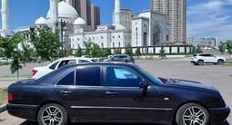 Mercedes-Benz E 230 1997 года за 2 200 000 тг. в Астана – фото 2