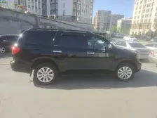 Toyota Sequoia, 2010