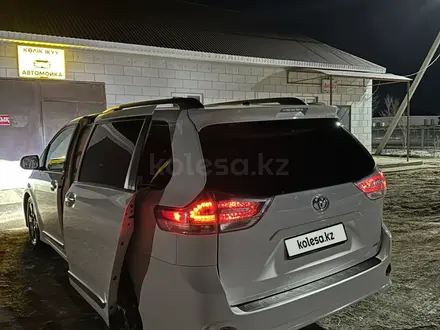 Toyota Sienna 2012 года за 9 500 000 тг. в Атырау – фото 10