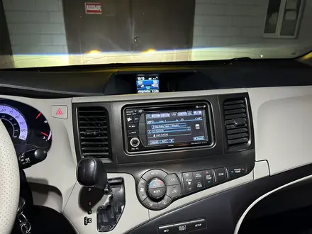 Toyota Sienna 2012 года за 9 500 000 тг. в Атырау – фото 14