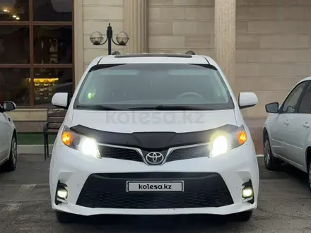 Toyota Sienna 2012 года за 9 500 000 тг. в Атырау