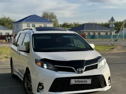 Toyota Sienna 2012 года за 9 500 000 тг. в Атырау – фото 4