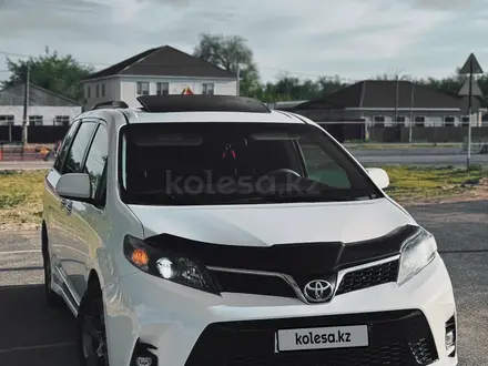 Toyota Sienna 2012 года за 9 500 000 тг. в Атырау – фото 3