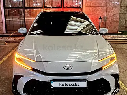 Toyota Camry 2024 года за 16 600 000 тг. в Атырау