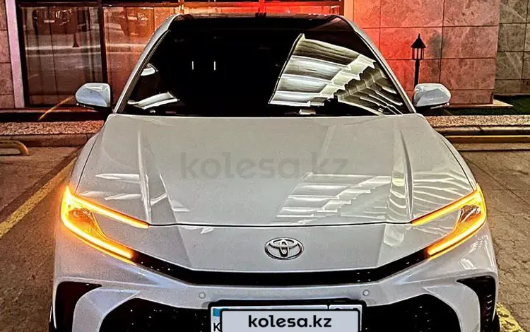 Toyota Camry 2024 года за 16 600 000 тг. в Атырау