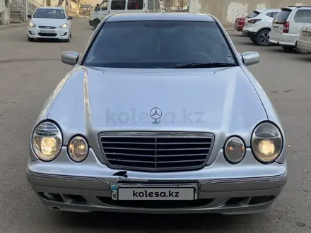 Mercedes-Benz E 240 2000 года за 3 500 000 тг. в Караганда