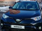 Toyota RAV4 2018 года за 11 000 000 тг. в Актобе