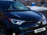 Toyota RAV4 2018 года за 11 000 000 тг. в Актобе – фото 2