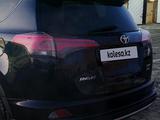 Toyota RAV4 2018 года за 11 000 000 тг. в Актобе – фото 4