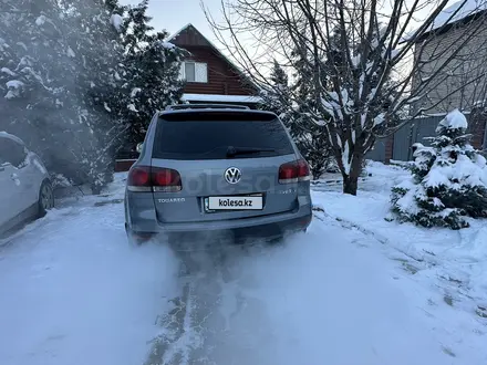 Volkswagen Touareg 2008 года за 6 300 000 тг. в Алматы – фото 5