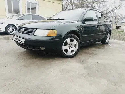 Volkswagen Passat 1999 года за 1 300 000 тг. в Шымкент – фото 2