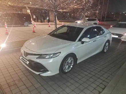 Toyota Camry 2018 года за 13 500 000 тг. в Алматы