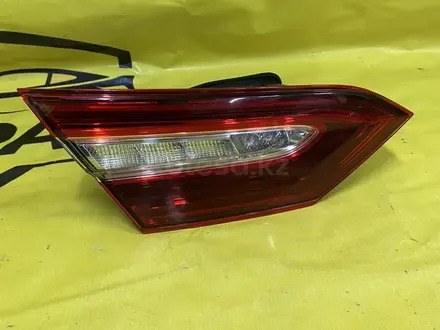 Задний левый внутренний фонарь Тойота Камри 70 за 75 000 тг. в Павлодар