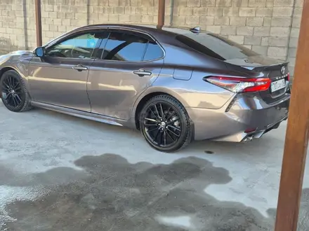 Toyota Camry 2022 года за 13 200 000 тг. в Тараз – фото 10