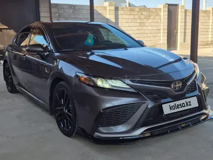Toyota Camry 2022 года за 13 200 000 тг. в Тараз – фото 2