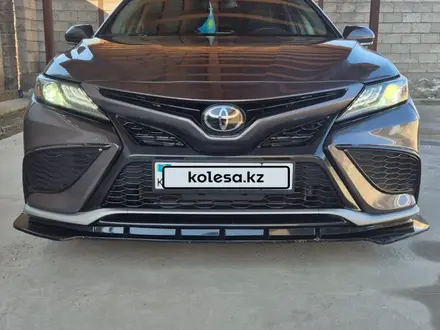 Toyota Camry 2022 года за 13 200 000 тг. в Тараз – фото 3