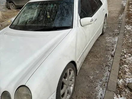 Mercedes-Benz E 320 2000 года за 5 800 000 тг. в Караганда – фото 3