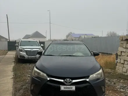 Toyota Camry 2015 года за 7 200 000 тг. в Атырау – фото 2