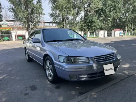 Toyota Camry 1998 года за 3 400 000 тг. в Алматы – фото 6
