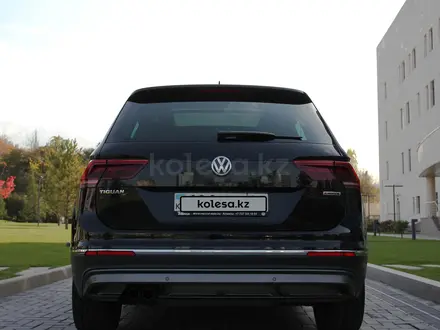Volkswagen Tiguan 2018 года за 11 800 000 тг. в Алматы – фото 4